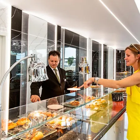 Отель Due Mari & 4*